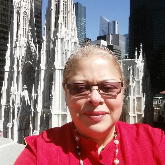 Meet your Posher, Elaine - Picture 1 of 1